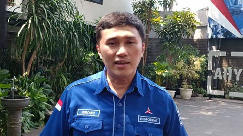 Kepala Badan Komunikasi Strategis (Bakomstra) DPP Partai Demokrat, Herzaky Mahendra di Kantor DPP Partai Demokrat, Senin (3/10).  Foto: Zamachsyari/kumparan