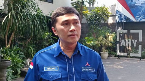 Kepala Badan Komunikasi Strategis (Bakomstra) DPP Partai Demokrat, Herzaky Mahendra di Kantor DPP Partai Demokrat, Senin (3/10).  Foto: Zamachsyari/kumparan