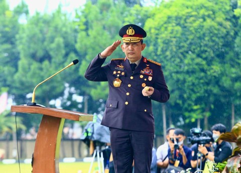 Kapolri Jenderal Pol Listyo Sigit Prabowo melantik 2.073 perwira Polri lulusan Sekolah Inspektur Polisi angkatan (SIP) ke-51 tahun 2022. Foto: Polri