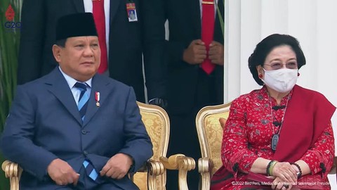 Menhan Prabowo Subianto dan Megawati Soekarnoputri menghadiri Upacara Peringatan Ke-77 Hari Tentara Nasional Indonesia (TNI) Tahun 2022, di Istana Negara, Jakarta, Rabu (5/10/2022). Foto: Youtube/Sekretariat Presiden