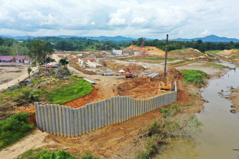 PT Adhi Karya (Persero) Tbk bangun prasarana penyediaan air baku di Sepaku Kabupaten Penajam Paser Utara, Kalimantan Timur. Foto: Dok. Adhi Karya