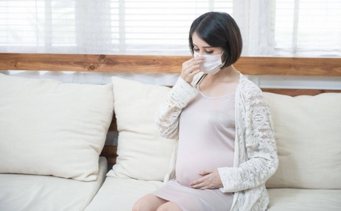 Ilustrasi perempuan hamil sedang flu. Foto: Shutterstock