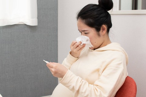 Ilustrasi perempuan hamil sedang flu. Foto: Shutterstock