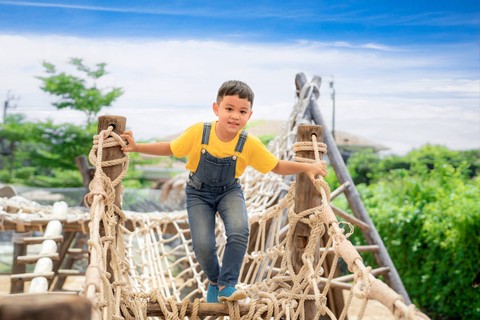 Ilustrasi anak bermain di taman bermain Foto: Shutterstock