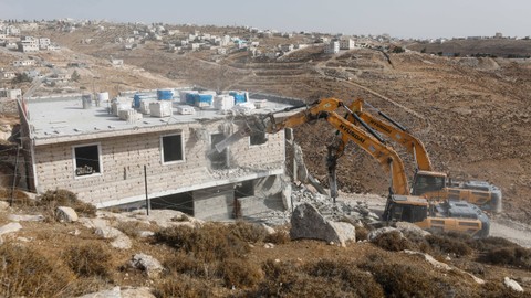 Pembongkaran rumah oleh pasukan Israel di Hebron, Tepi Barat yang diduduki Israel, Selasa (25/10...                    </div>

                    <div class=