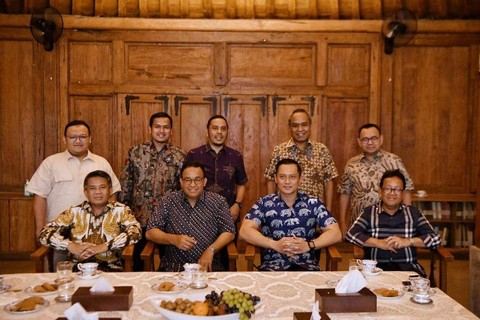 Anies Baswedan jamu elite PKS, NasDem, dan Demokrat, di kediamannnya di Jakarta Selatan, Selasa (25/10). Foto: Instagram/@aniesbaswedan