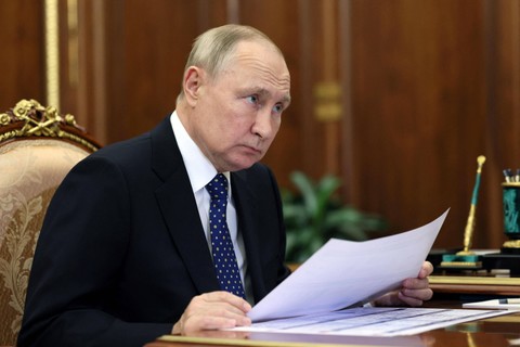 Vladimir Putin Resmikan UU Larang Propaganda LGBT Skala Penuh di Rusia