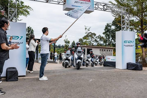 Media test ride motor listrik Yamaha E01 di Bukit Pelangi, Bogor. Foto: dok. Yamaha Indonesia