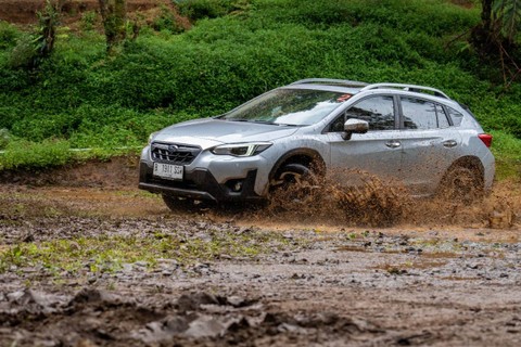 Mencoba Subaru XV di Lembang, Jawa Barat. Foto: dok. Subaru Indonesia