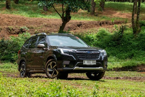 Mencoba Subaru Forester di Lembang, Jawa Barat. Foto: dok. Subaru Indonesia