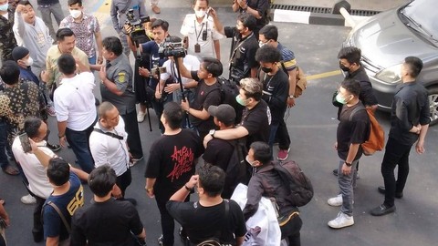 Hakim Sebut Kasus Indra Kenz Judi Berkedok Trading, Korban Meradang (1)