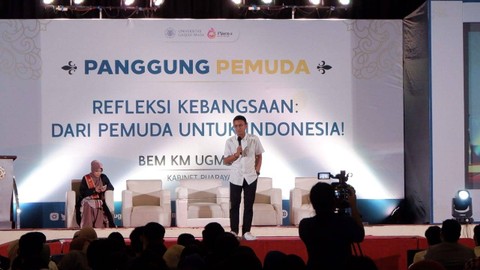 Staf Khusus Mensesneg Faldo Maldini saat menghadiri acara bertajuk Panggung Pemuda yang digelar BEM UGM di Grha Sabha UGM, Jumat (28/10). Foto: Arfiansyah Panji Purnandaru/kumparan