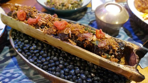 Ilustrasi hidangan khas Toraja bernama pa'piong. Foto: Azalia Amadea/Kumparan