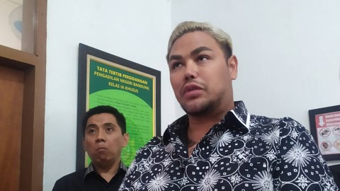 Ivan Gunawan atau Igun saat memberi kesaksian terkait kasus DNA Pro di PN Bandung pada Selasa (1/11). Foto: Rachmadi Rasyad/kumparan