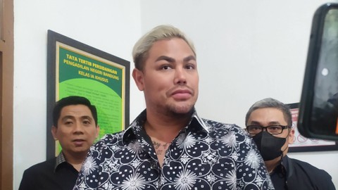 Ivan Gunawan atau Igun saat memberi kesaksian terkait kasus DNA Pro di PN Bandung pada Selasa (1/11). Foto: Rachmadi Rasyad/kumparan