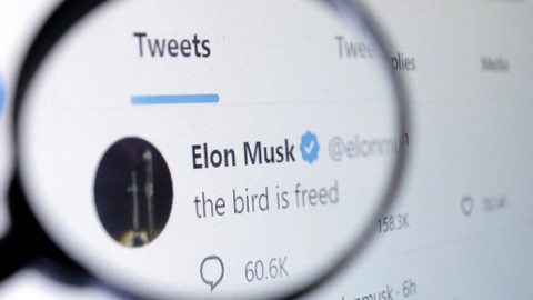 Tweet Elon Musk. Foto: Dado Ruvic/Reuters