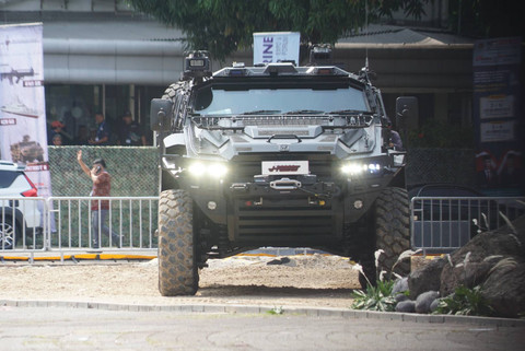 Suasana demonstrasi produk-produk alat utama sistem persenjataan (alutsista) di Indo Defence 2022 Expo di JIExpo, Kemayoran, Jakarta pada Rabu (2/11/2022). Foto: Iqbal Firdaus/kumparan