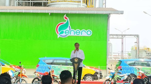 Presiden Jokowi kunjungan kerja ke  Pabrik Bioetanol PT. Enero PTPN X Jalan Raya Gempolkerep, Kecamatan Gedeg, Mojokerto, Jawa Timur pada Jumat (4/11/2022). Foto: Farusma Okta Verdian/kumparan