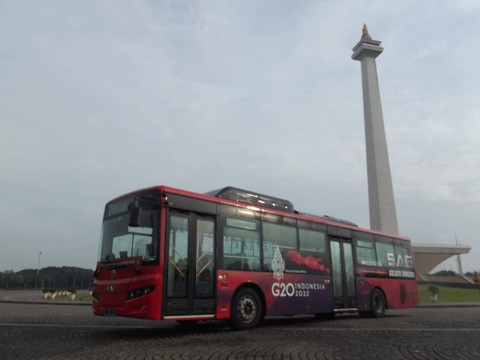 Bus Listrik Golden Dragon ukuran 12 meter ikuti acara touring Jakarta Bali. Foto: Rizki Fajar Novanto/kumparan