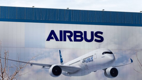 Ilustrasi pesawat Airbus. Foto: Manuel Esteban/Shutterstock