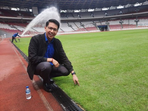 Dirut PPKGBK, Rakhmadi Afif Kusumo, saat menemui awak media di Stadion Utama Gelora Bung Karno (GBK), Senayan, Jakarta, pada 8 November 2022. Foto: Alif Zaky Assidiqi/kumparan