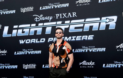 Chris Evans menghadiri pemutaran perdana "Lightyear" Disney Dan Pixar di El Capitan Theatre, di Los Angeles, California. Foto: VALERIE MACON / AFP