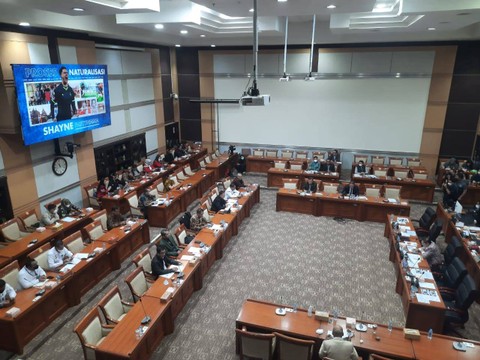 PSSI menghadiri rapat bersama Kemenkumham terkait naturalisasi Shayne Pattynama bersama Komisi III DPR RI di Gedung DPR, Jakarta, Rabu (9/11/2022). Foto: Alif Dzaky/kumparan