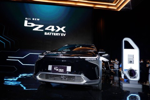 Anggota Paspampres Kepincut Fitur Parkir Otomatis Toyota bZ4x