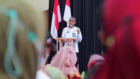Plt Dirjen KI Kemenkumham Razilu saat memberi Penguatan Pelayanan Publik Dalam Rangka Peningkatan Kualitas Pelayanan Kekayaan Intelektual di Kabupaten Gresik yang di gelar di Wisma Djenderal Achmad Yani pada Kamis (10/11).  Foto: Dok. DJKI Kemenkumham