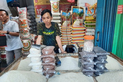 Data BPS Tunjukkan Harga Beras Naik 10 Persen dari Tahun Lalu (1)