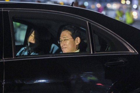 Perdana Menteri Jepang Fumio Kishida meninggalkan Terminal VVIP I Bandara I Gusti Ngurah Rai Bali, Minggu (13/11/2022).  Foto: Galih Pradipta/ANTARA FOTO