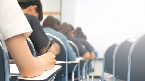 Ilustrasi mahasiswa ujian. Foto: exam student/Shutterstock