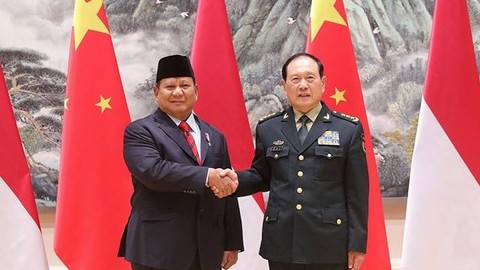Menhan Prabowo Subianto saat temui Menteri Pertahanan China Jenderal Wei Feng He.
 Foto: Tim Media Prabowo Subianto