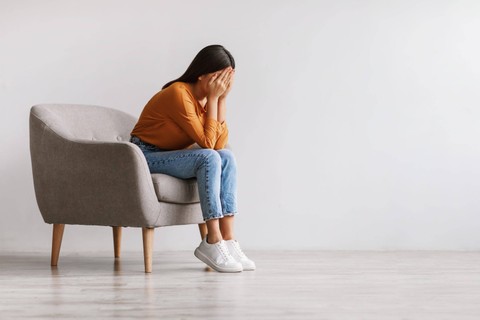 Ilustrasi iri terhadap kehidupan orang lain. Foto: Shutterstock