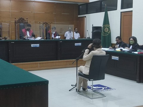 Alasan Nikita Mirzani Menangis saat Bacakan Eksepsi di PN Serang