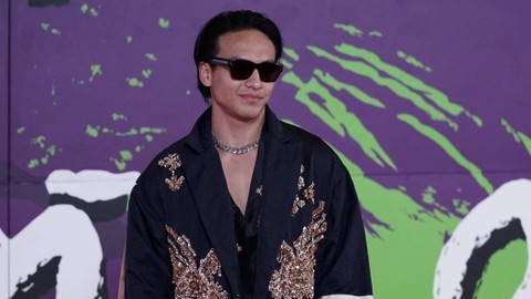 Jefri Nichol saat melintas red carpet Festival Film Indonesia 2022 di JCC, Jakarta, Selasa, (22/11/2022). Foto: Agus Apriyanto