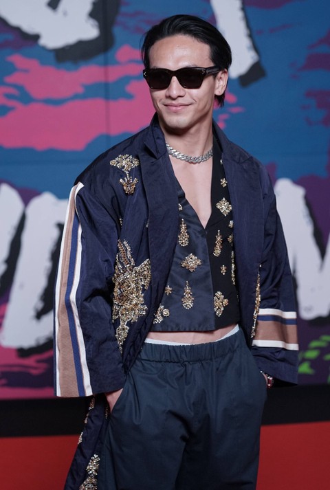 Jefri Nichol saat melintas red carpet Festival Film Indonesia 2022 di JCC, Jakarta, Selasa, (22/11/2022). Foto: Agus Apriyanto