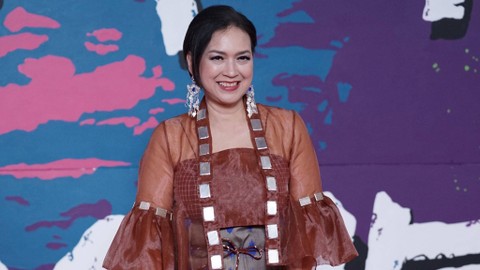 Ira Wibowo saat melintas red carpet Festival Film Indonesia 2022 di JCC, Jakarta, Selasa, (22/11/2022). Foto:  Foto: Agus Apriyanto