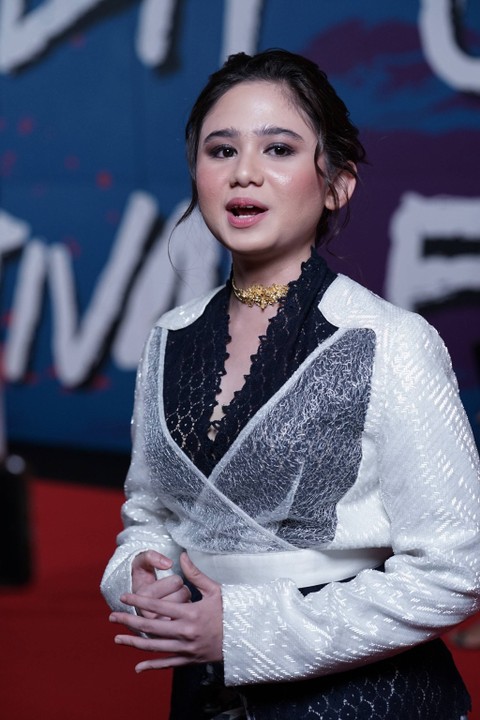 Tissa Biani saat melintas red carpet Festival Film Indonesia 2022 di JCC, Jakarta, Selasa, (22/11/2022). Foto:  Foto: Agus Apriyanto