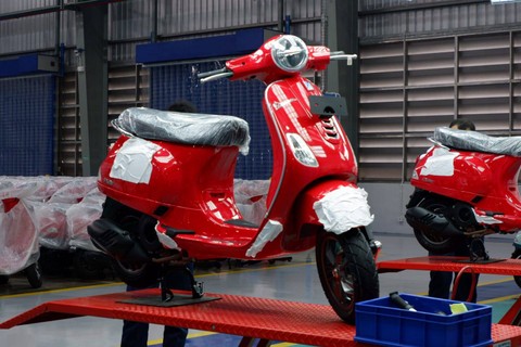 Produksi perdana Vespa di pabrik Piaggio Group di Cikarang. Foto: Aditya Pratama Niagara/kumparan
