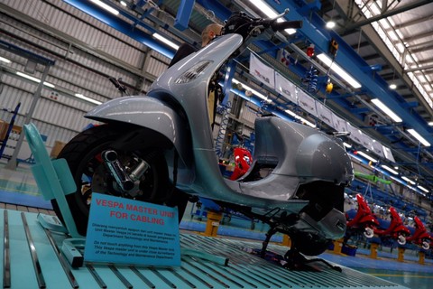 Produksi perdana Vespa di pabrik Piaggio Indonesia. Foto: Aditya Pratama Niagara/kumparan