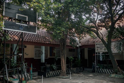 Ortu Murid Cekcok dengan Satpol PP di SDN Pondok Cina 1 Depok saat Siswa Ujian (1)