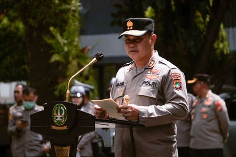 Kapolda Metro Jaya Irjen Fadil Imran memberikan sambutan pada apel pemberangkatan Bantuan Kemanusiaan Polda Metro Jaya kepada korban gempa bumi di Cianjur di Polda Metro Jaya, Kamis (24/11/2022). Foto: Jamal Ramadhan/kumparan