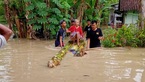 Banjir Makin Parah, Jalan Nasional Bojonegoro-Babat Tergenang (1)