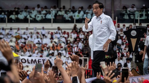 Ganjar soal Unggahan Cukur Rambut Warna Hitam: Foto Tahun Lalu (1)