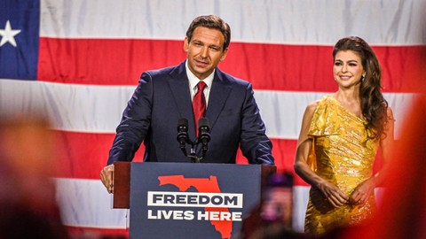 Gubernur Republik Florida Ron DeSantis bersama Ibu Negara Bagian Florida, Casey DeSantis. Foto: Giorgio VIERA/AFP
