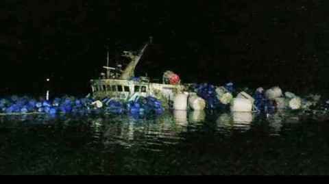 KM Satya Kencana III yang Karam di Pelabuhan Kumai Berhasil Diapungkan