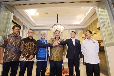 Jajaran ketua umum parpol KIB usai acara makan malam bersama di kawasan Menteng, Jakarta Pusat, Rabu (30/11). Foto: Zamachsyari/kumparan