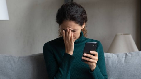 Ilustrasi mencari validasi di media sosial. Foto: fizkes/Shutterstock
