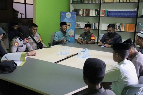 Santri di Gowa yang Ditodong Pistol oleh Polisi Diberi Trauma Healing